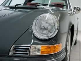 Porsche 911 (1971) thumbnail 12