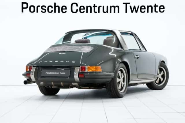 Porsche 911 (1971) thumbnail 3
