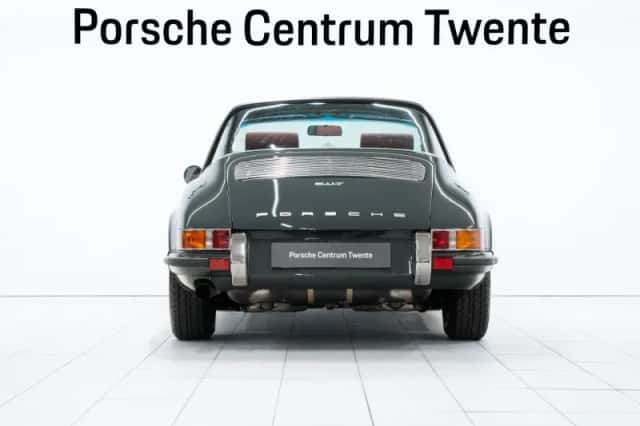 Porsche 911 (1971) thumbnail 4