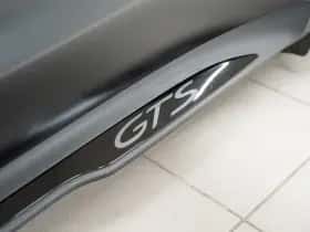 Porsche Taycan (2023) thumbnail 16