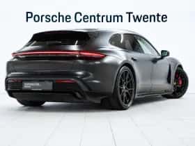 Porsche Taycan (2023) thumbnail 3