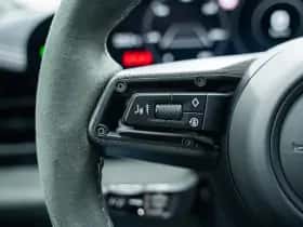 Porsche Taycan (2023) thumbnail 38