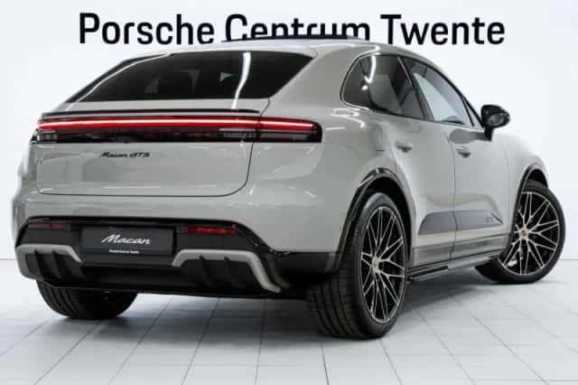 Porsche Macan (2026) thumbnail 3