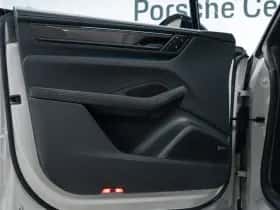 Porsche Macan (2026) thumbnail 23
