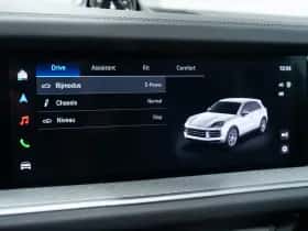Porsche Cayenne (2024) thumbnail 40