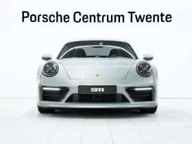 Porsche 911 (2021) thumbnail 2