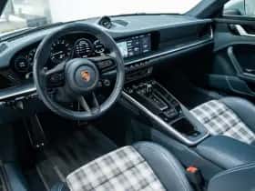 Porsche 911 (2021) thumbnail 21