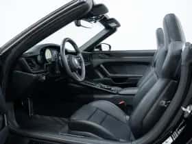 Porsche 911 (2023) thumbnail 8