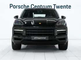 Porsche Cayenne (2023) thumbnail 2