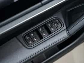 Porsche Cayenne (2023) thumbnail 24