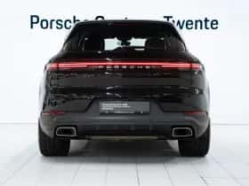 Porsche Cayenne (2023) thumbnail 4
