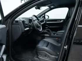 Porsche Cayenne (2023) thumbnail 7