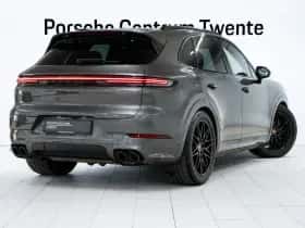 Porsche Cayenne (2024) thumbnail 3