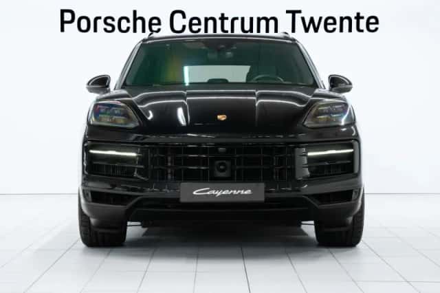 Porsche Cayenne (2024) thumbnail 2