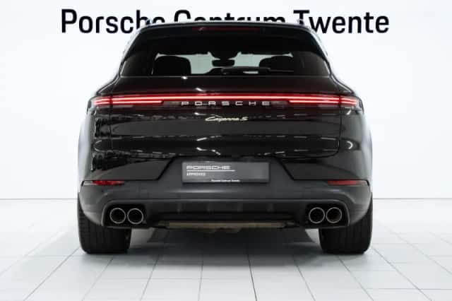 Porsche Cayenne (2024) thumbnail 4