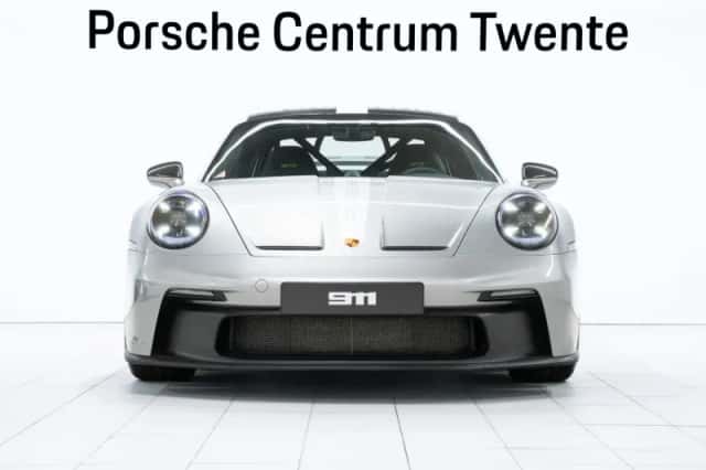 Porsche 911 (2023) thumbnail 2