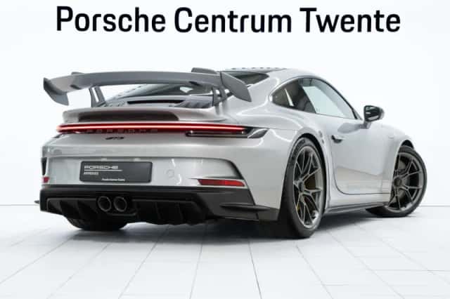 Porsche 911 (2023) thumbnail 3