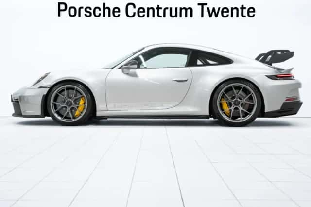 Porsche 911 (2023) thumbnail 5