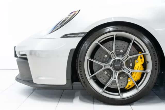Porsche 911 (2023) thumbnail 6