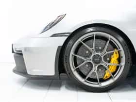 Porsche 911 (2023) thumbnail 6