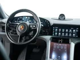 Porsche Taycan (2021) thumbnail 24