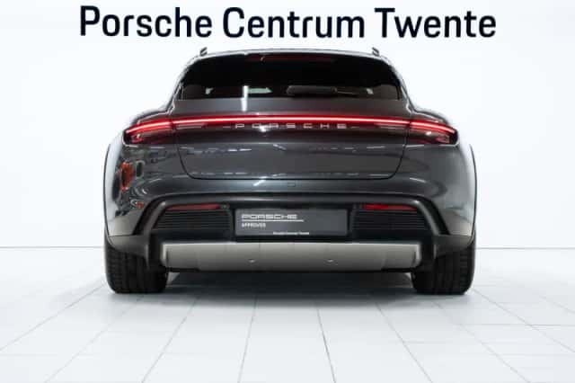 Porsche Taycan (2021) thumbnail 4