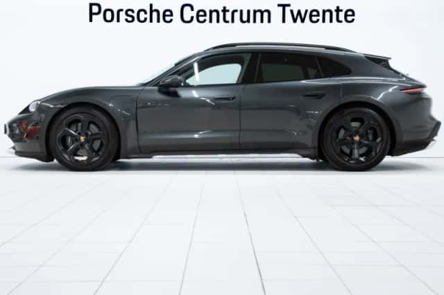 Porsche Taycan (2021) thumbnail 5