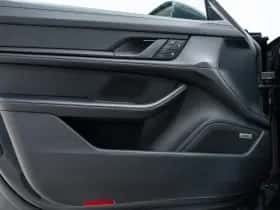 Porsche Taycan (2021) thumbnail 41