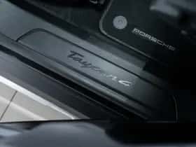 Porsche Taycan (2021) thumbnail 44