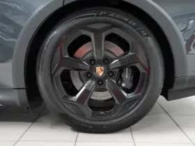 Porsche Taycan (2021) thumbnail 9