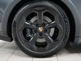 Porsche Taycan (2021) thumbnail 10
