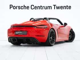 Porsche 718 (2021) thumbnail 3
