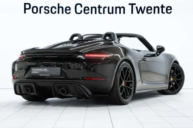 Porsche 718 (2022) thumbnail 3