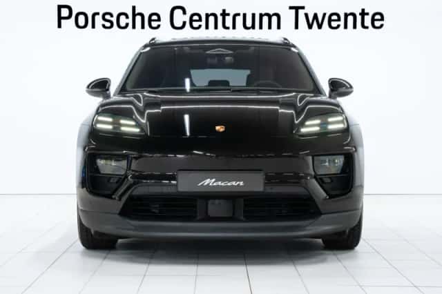 Porsche Macan (2024) thumbnail 2