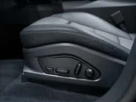 Porsche Macan (2024) thumbnail 24
