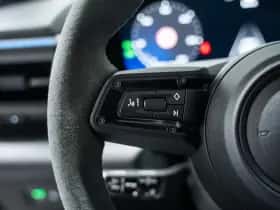 Porsche Macan (2024) thumbnail 35