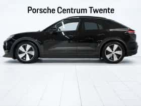 Porsche Macan (2024) thumbnail 5