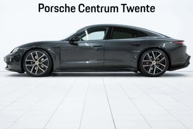 Porsche Taycan (2026) thumbnail 5