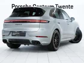 Porsche Cayenne (2026) thumbnail 3