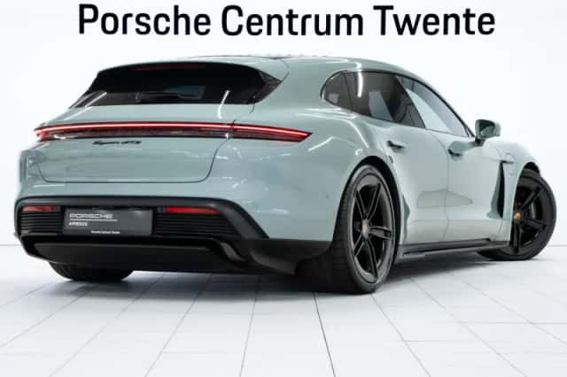 Porsche Taycan (2025) thumbnail 3