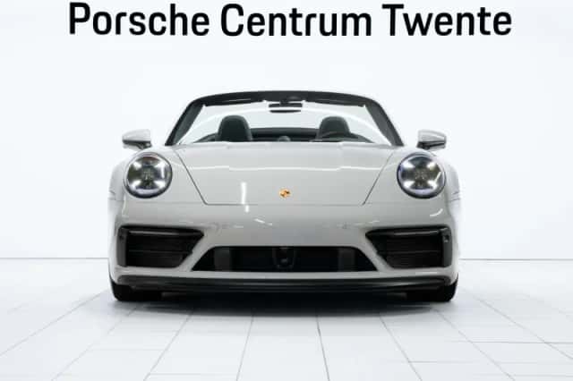Porsche 911 (2022) thumbnail 2
