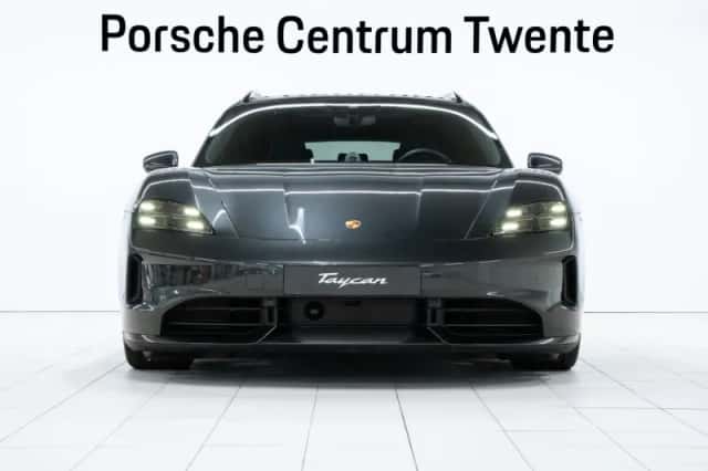 Porsche Taycan (2025) thumbnail 2