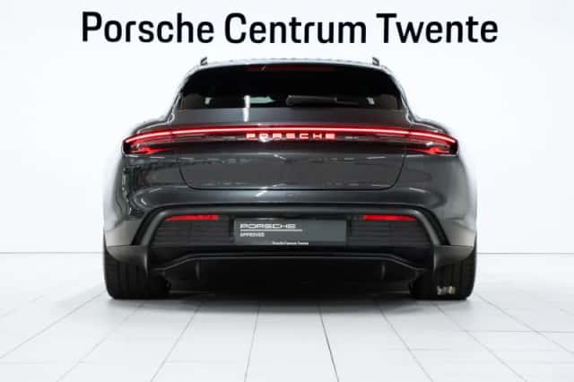 Porsche Taycan (2025) thumbnail 4