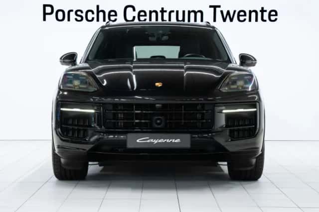 Porsche Cayenne (2024) thumbnail 2
