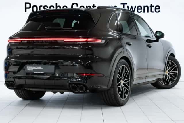 Porsche Cayenne (2024) thumbnail 3