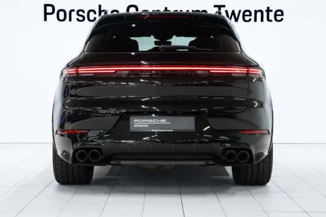 Porsche Cayenne (2024) thumbnail 4