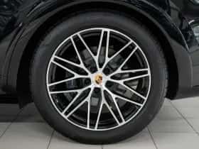 Porsche Cayenne (2024) thumbnail 10