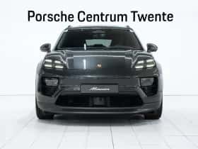 Porsche Macan (2024) thumbnail 2