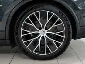 Porsche Macan (2024) thumbnail 11