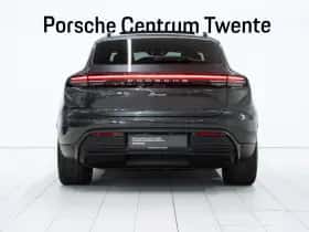 Porsche Macan (2024) thumbnail 4